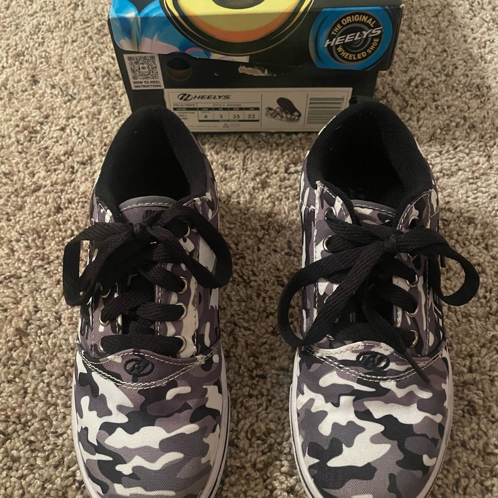 Heelys Black and White Camouflage Shoes with Wheels